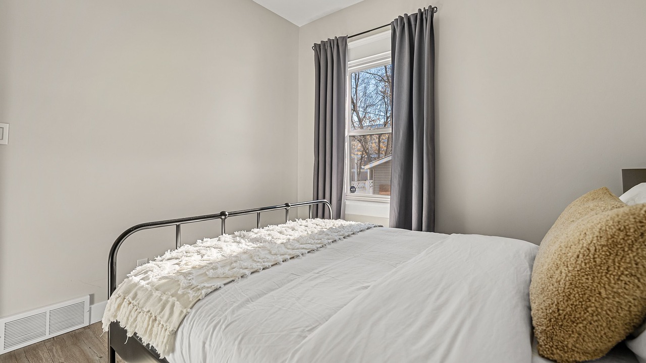 Photo of Bedroom in Crescent Heights