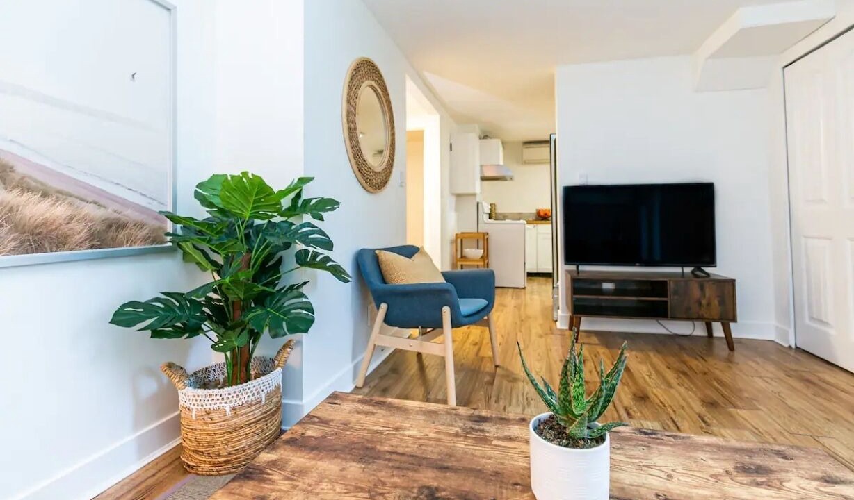 Photo of Livingroom in Saanich East