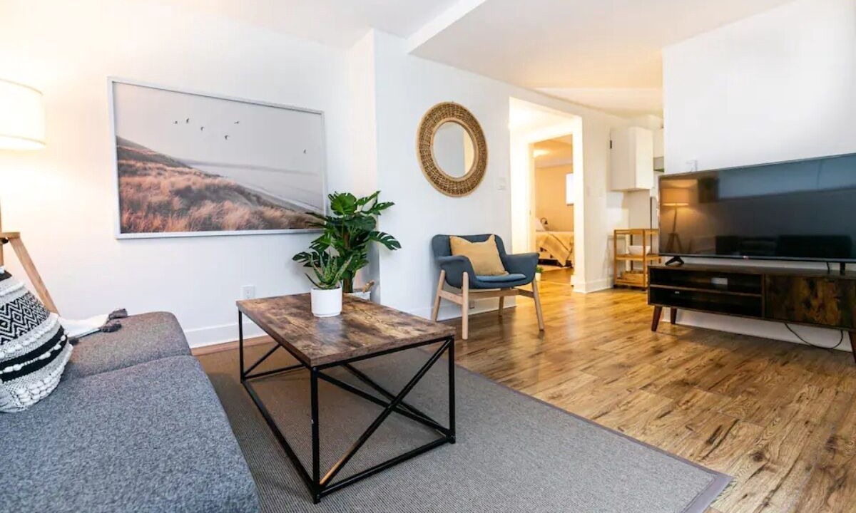 Photo of Livingroom in Saanich East