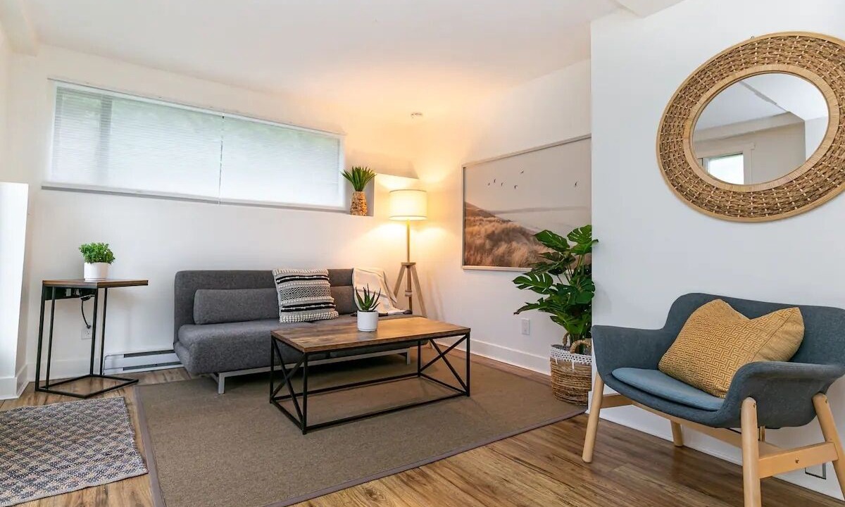 Photo of Livingroom in Saanich East