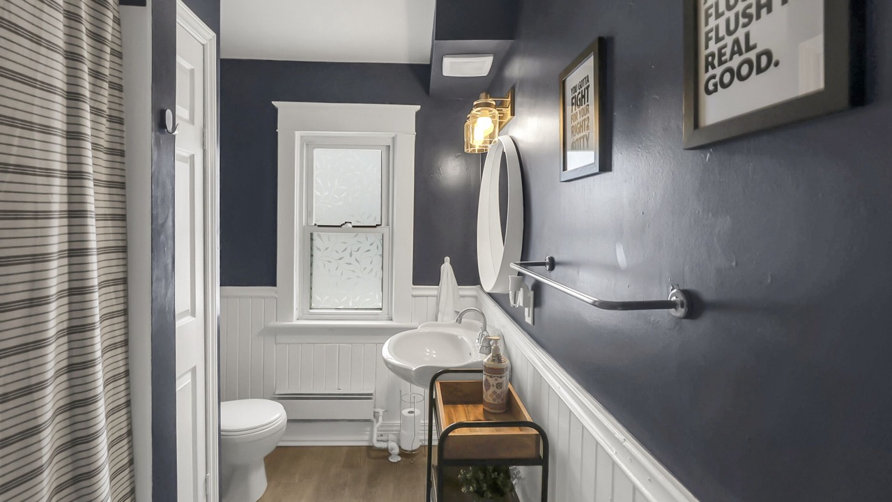 Photo of Bathroom in Niagara Falls