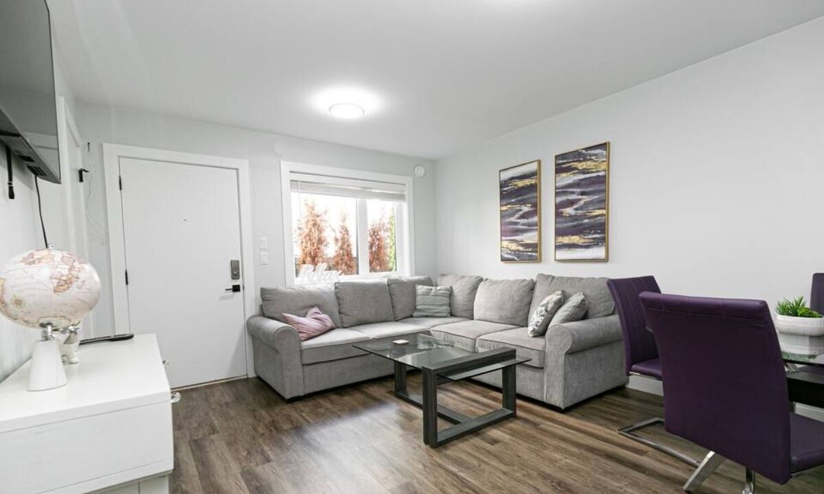 Photo of Livingroom in Saanich West