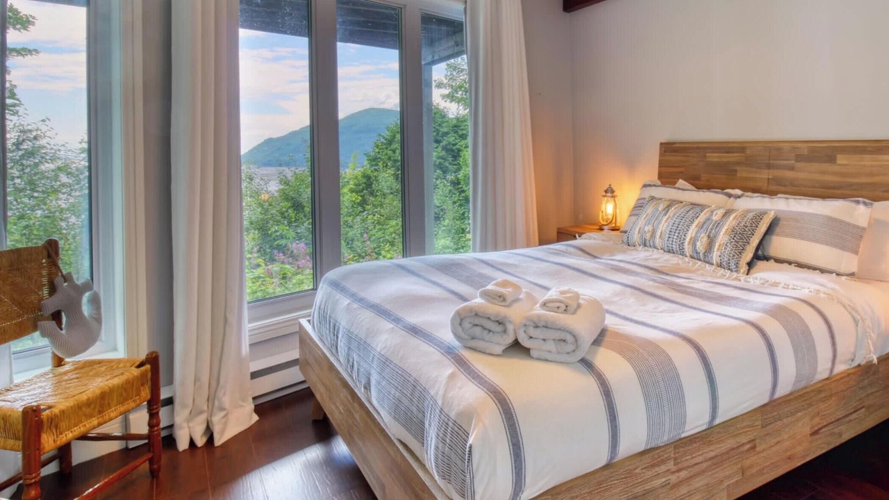 Photo of Bedroom in Baie-St-Paul
