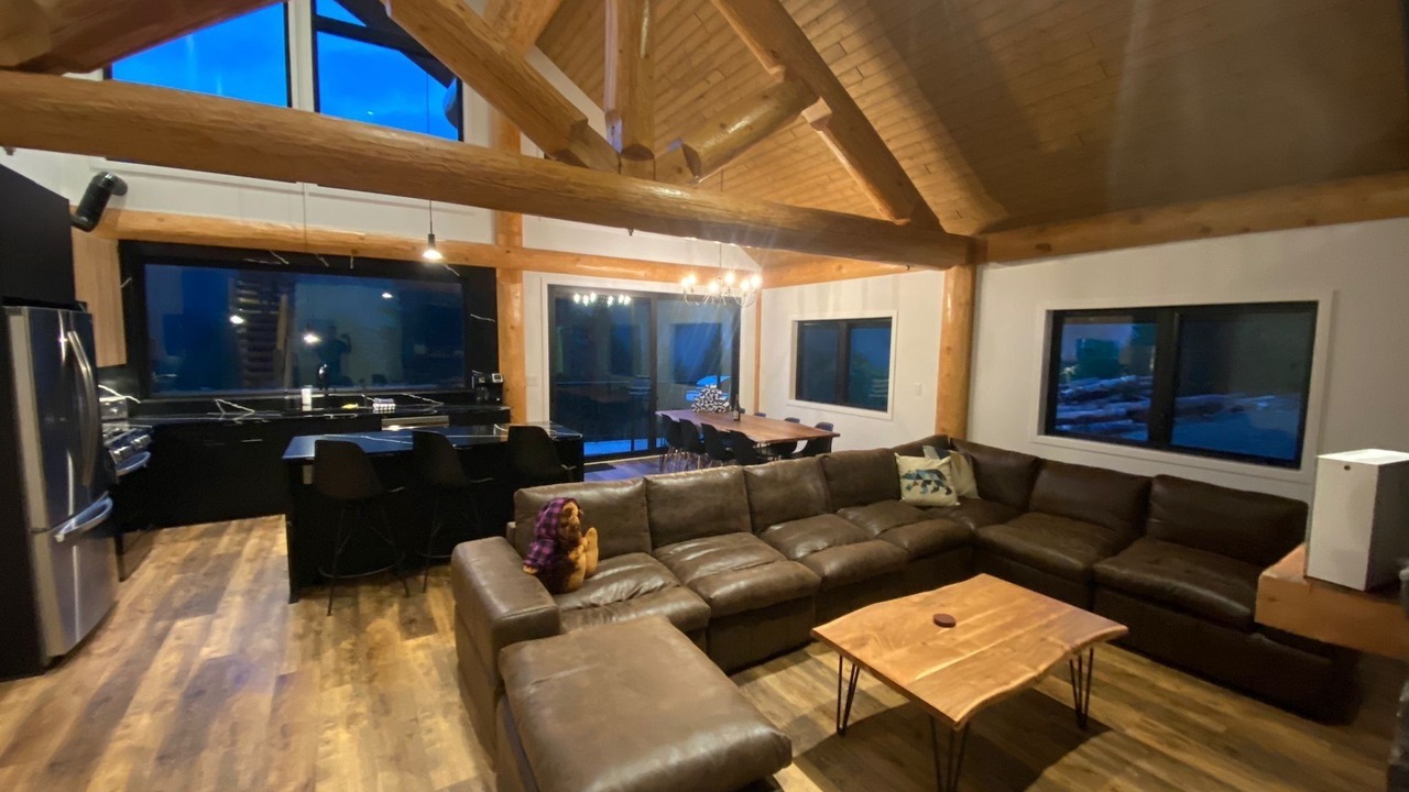 Photo of Livingroom in Hemlock Valley