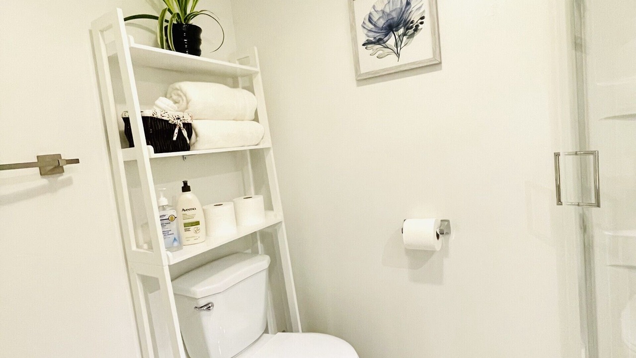 Photo of Bathroom in Saanich West
