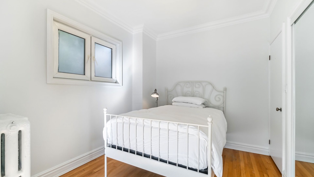 Photo of Bedroom in High Park-Swansea