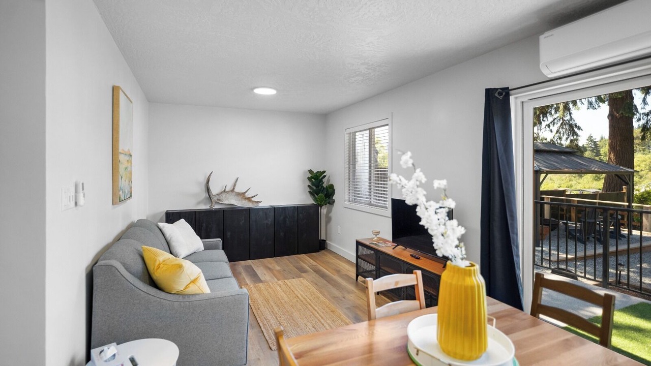 Photo of Livingroom in Lake Cowichan