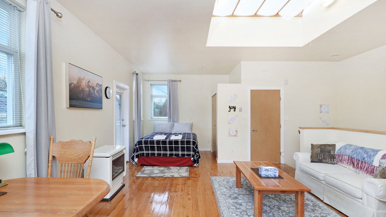 Photo of Livingroom in Courtenay