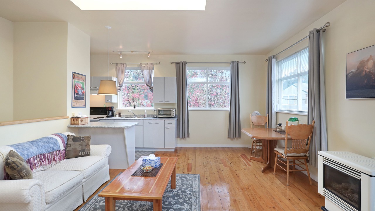 Photo of Livingroom in Courtenay