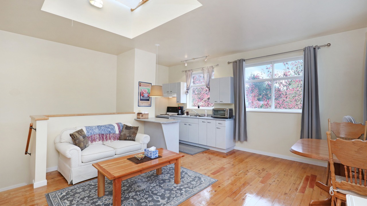 Photo of Livingroom in Courtenay