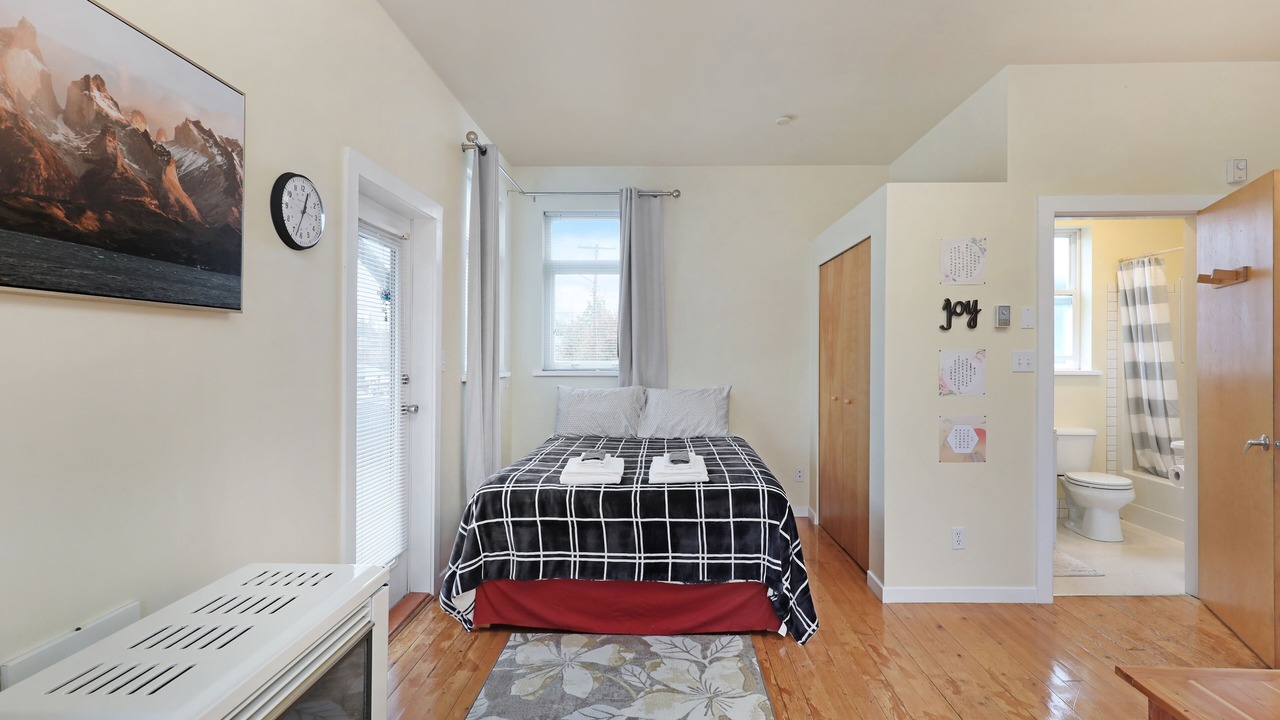 Photo of Bedroom in Courtenay