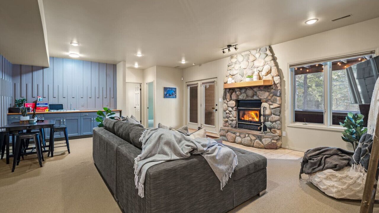 Photo of Livingroom in East Kootenay