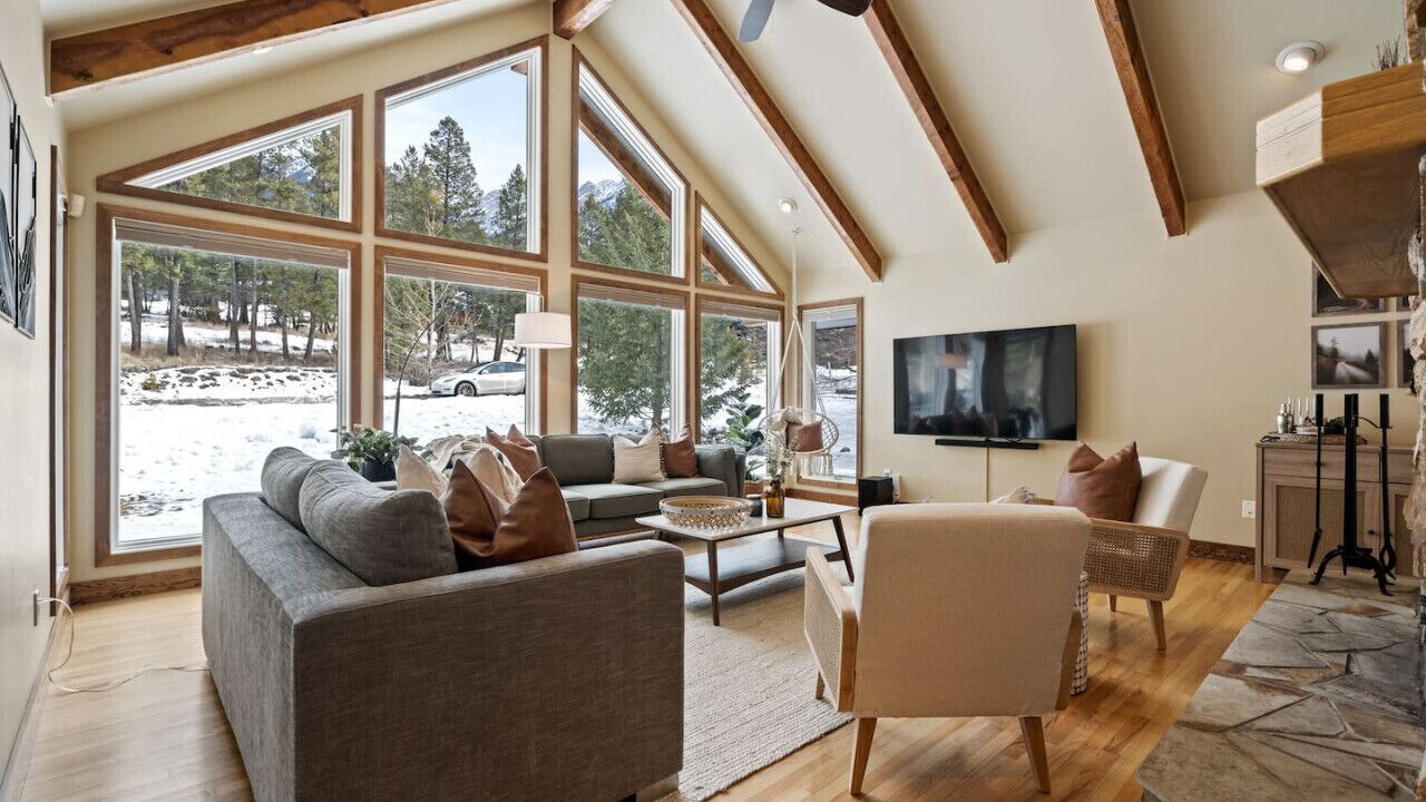 Photo of Livingroom in East Kootenay