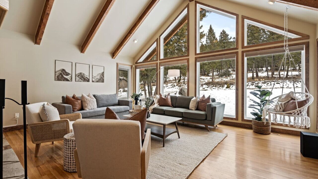 Photo of Livingroom in East Kootenay
