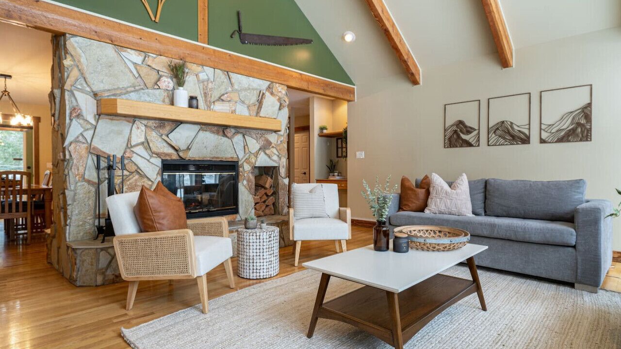 Photo of Livingroom in East Kootenay