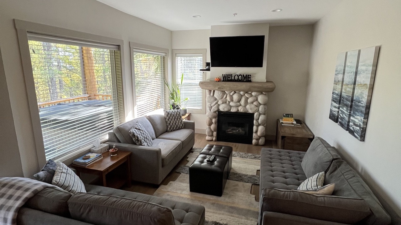 Photo of Livingroom in East Kootenay