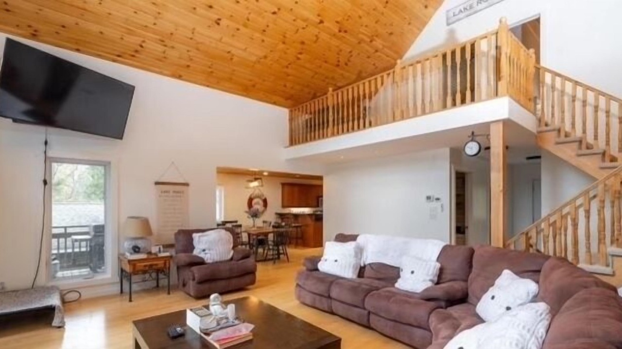 Photo of Bedroom in Muskoka Lakes