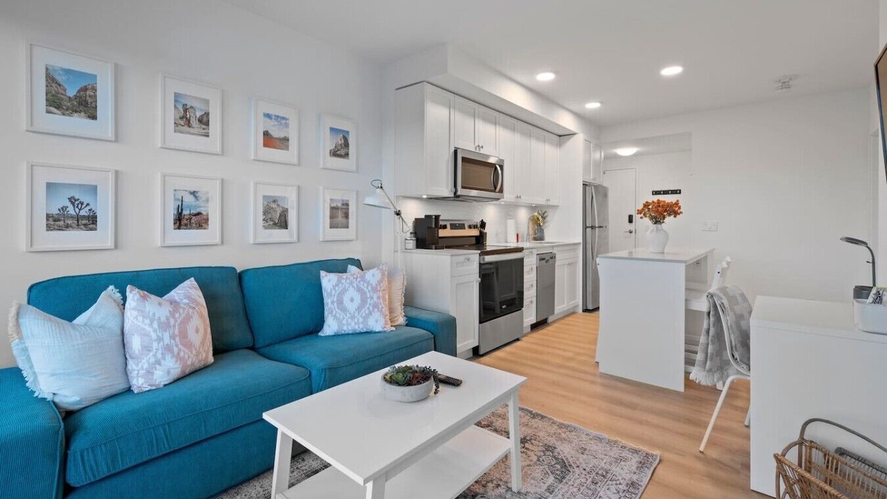Photo of Livingroom in Crescent Heights