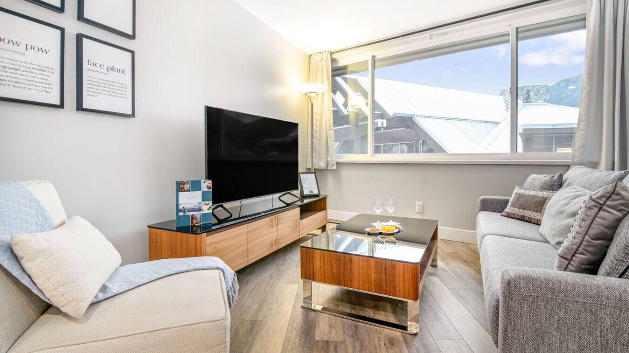 Photo of Livingroom in Whistler Village