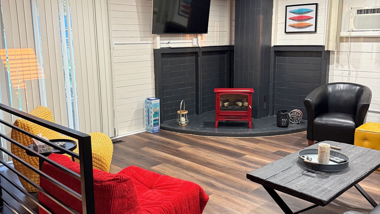 Photo of Livingroom in Sylvan Lake