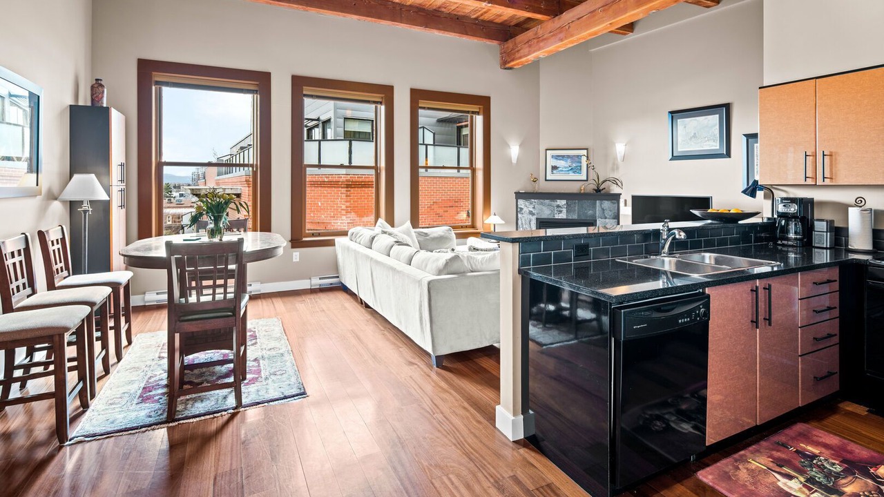 Photo of Livingroom in Downtown Victoria