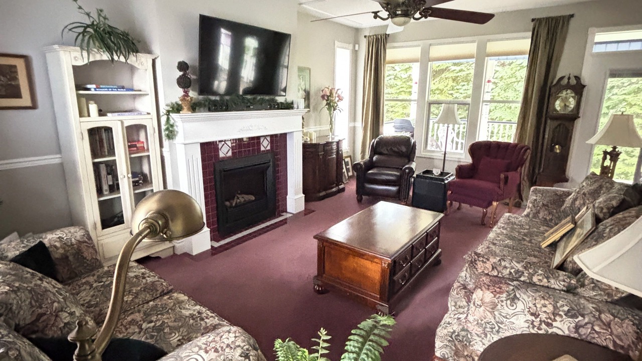 Photo of Livingroom in Silver Star Mountain