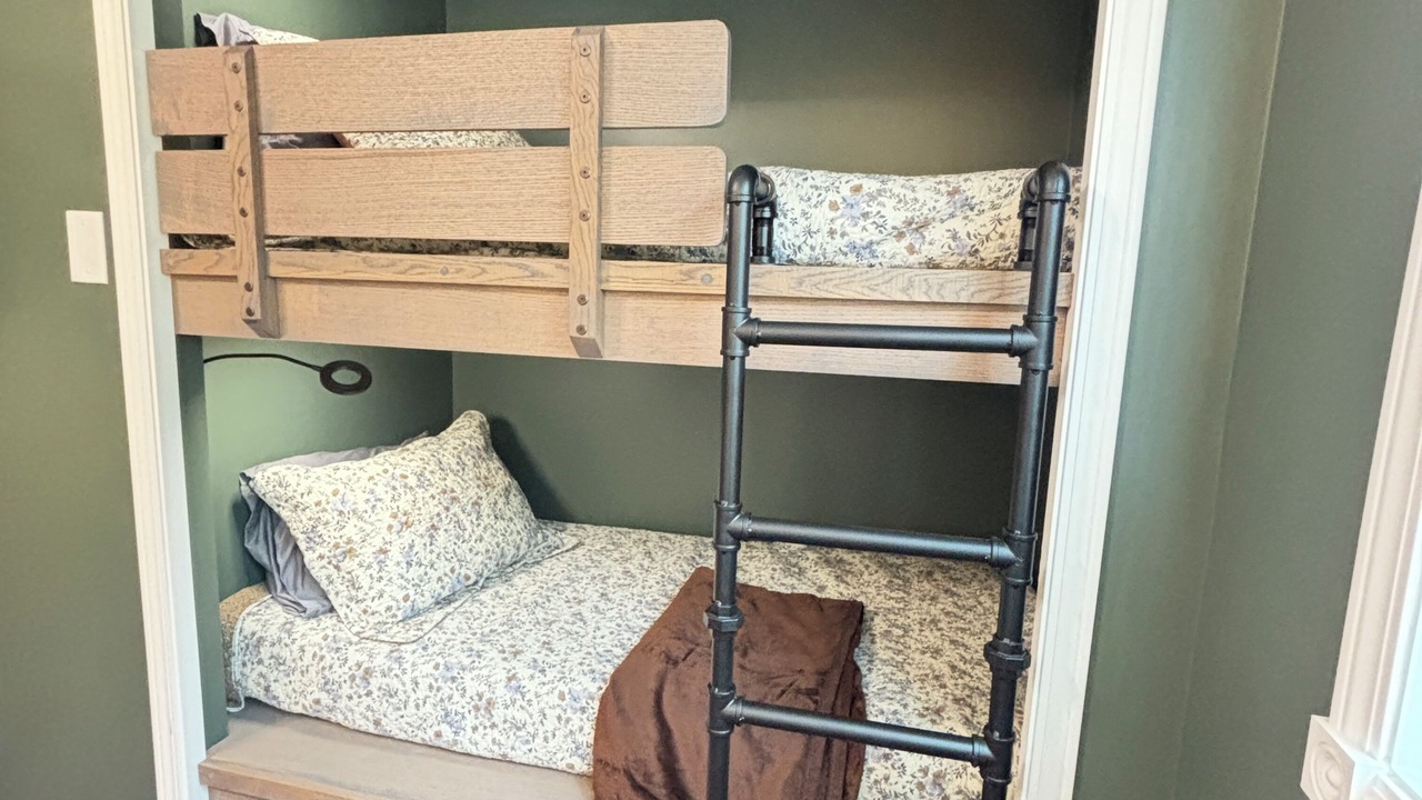 Photo of Bedroom in Silver Star Mountain