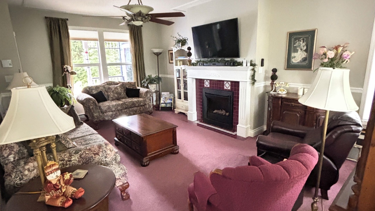 Photo of Livingroom in Silver Star Mountain