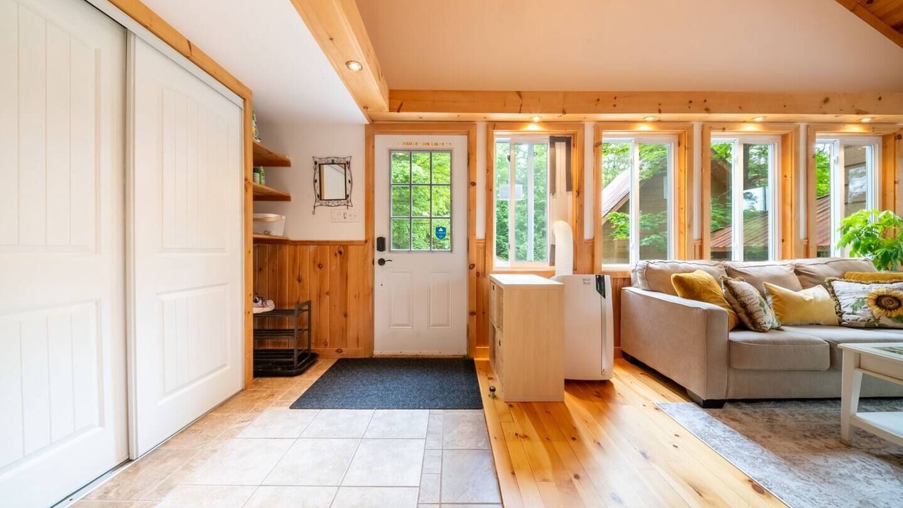 Photo of Livingroom in Leslie-Clapham-et-Huddersfield