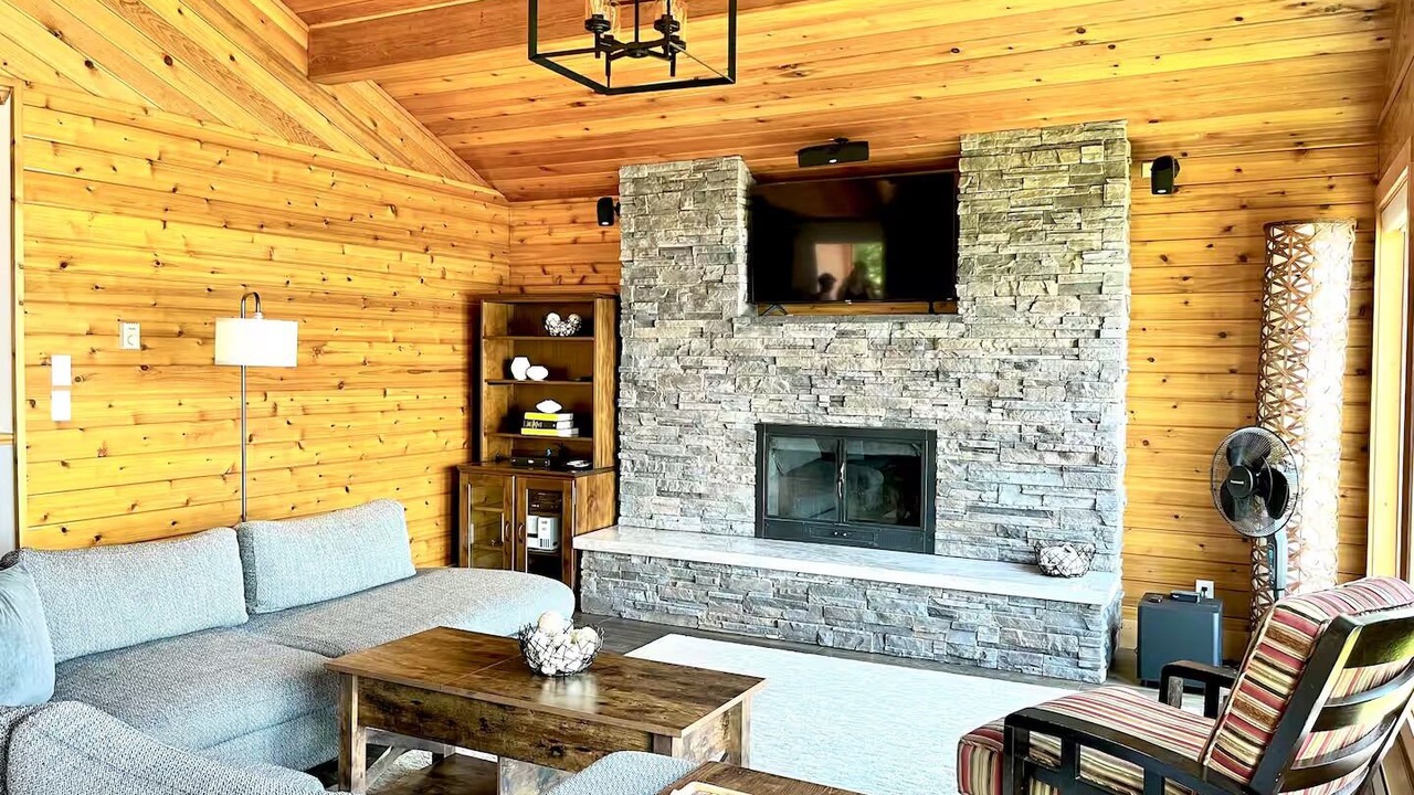 Photo of Livingroom in Squilax
