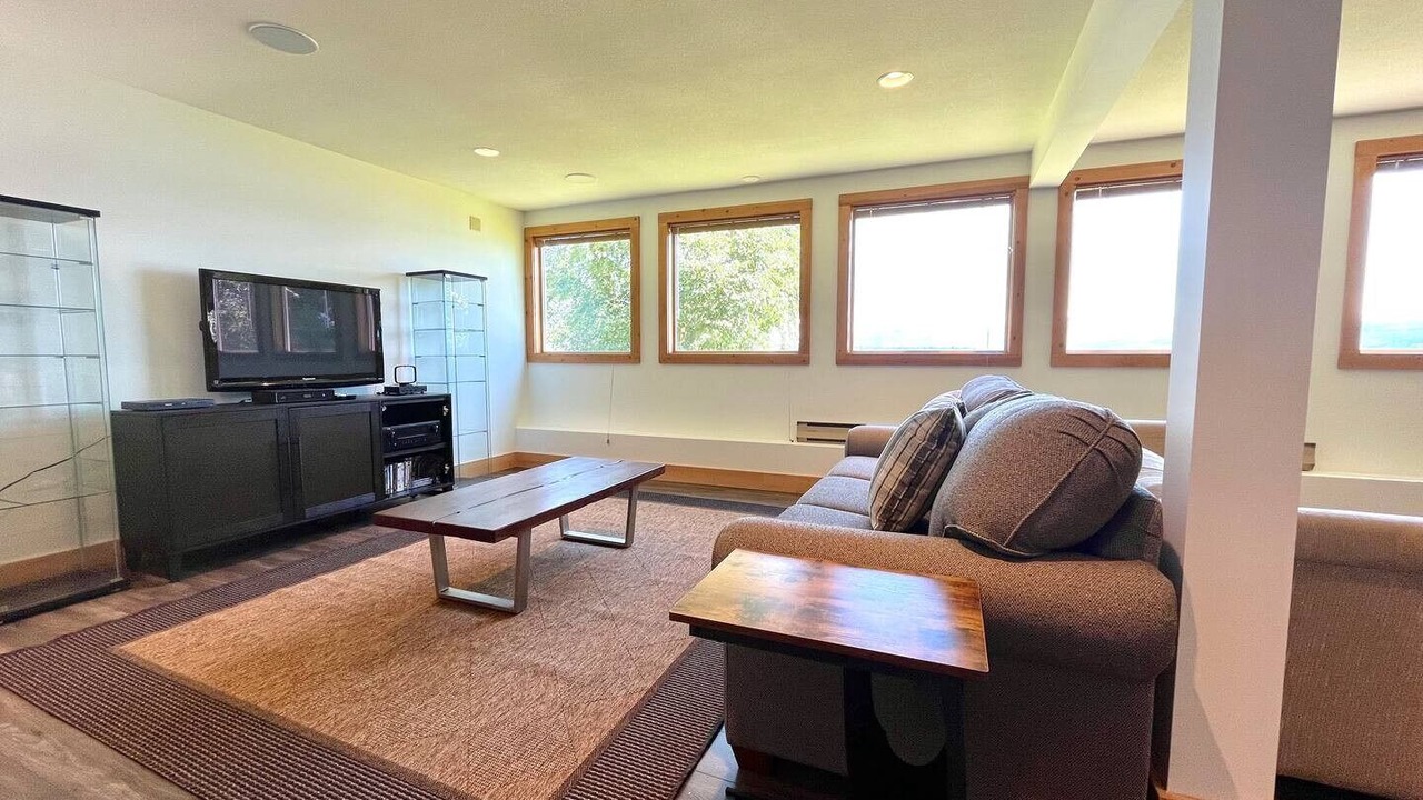 Photo of Livingroom in Squilax