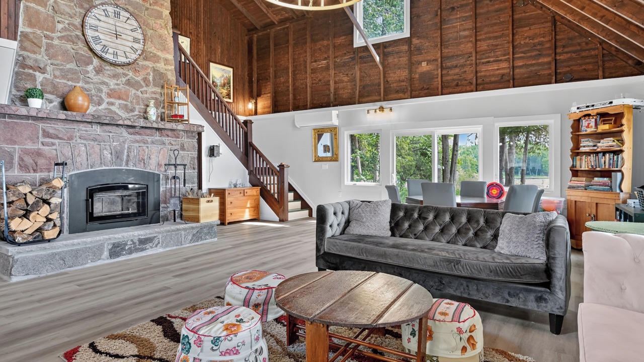 Photo of Livingroom in Bobcaygeon