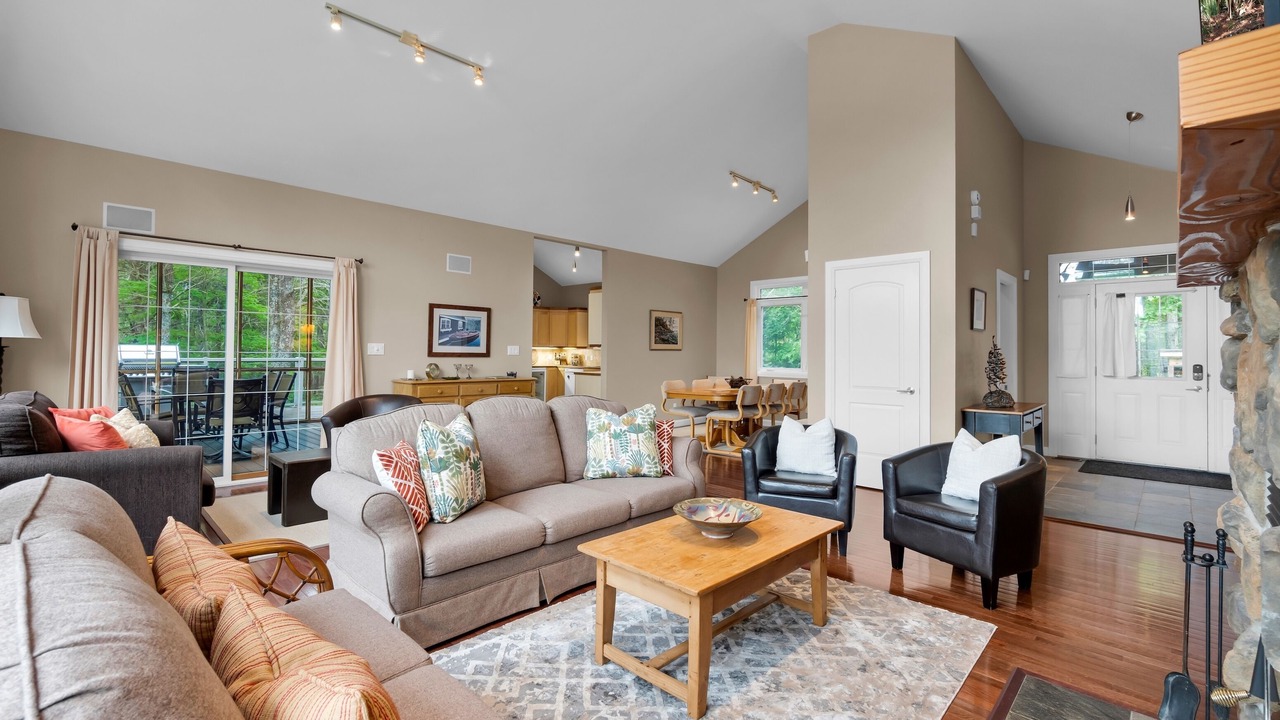 Photo of Livingroom in Gravenhurst