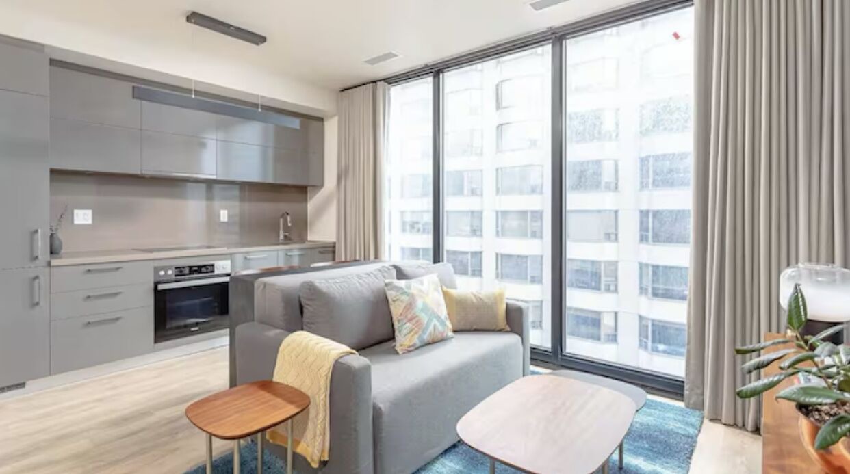 Photo of Livingroom in Bloor-Yorkville
