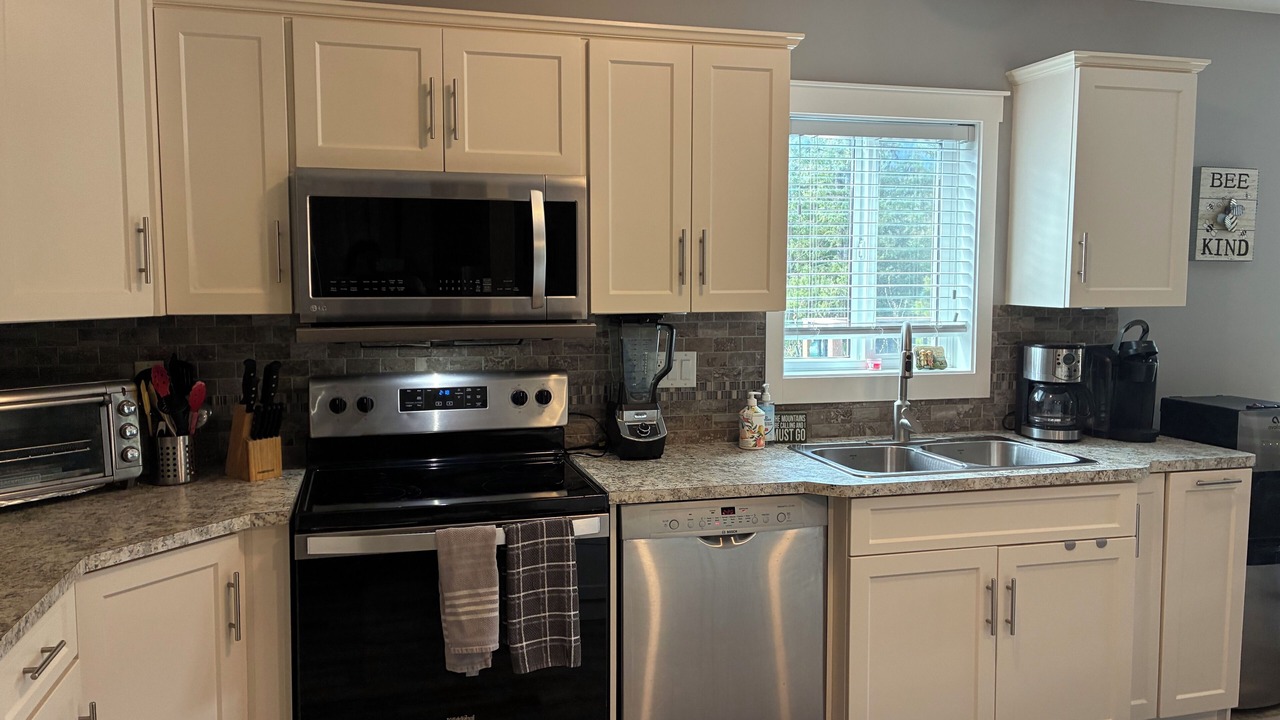 Photo of Kitchen in Okanagan-Similkameen