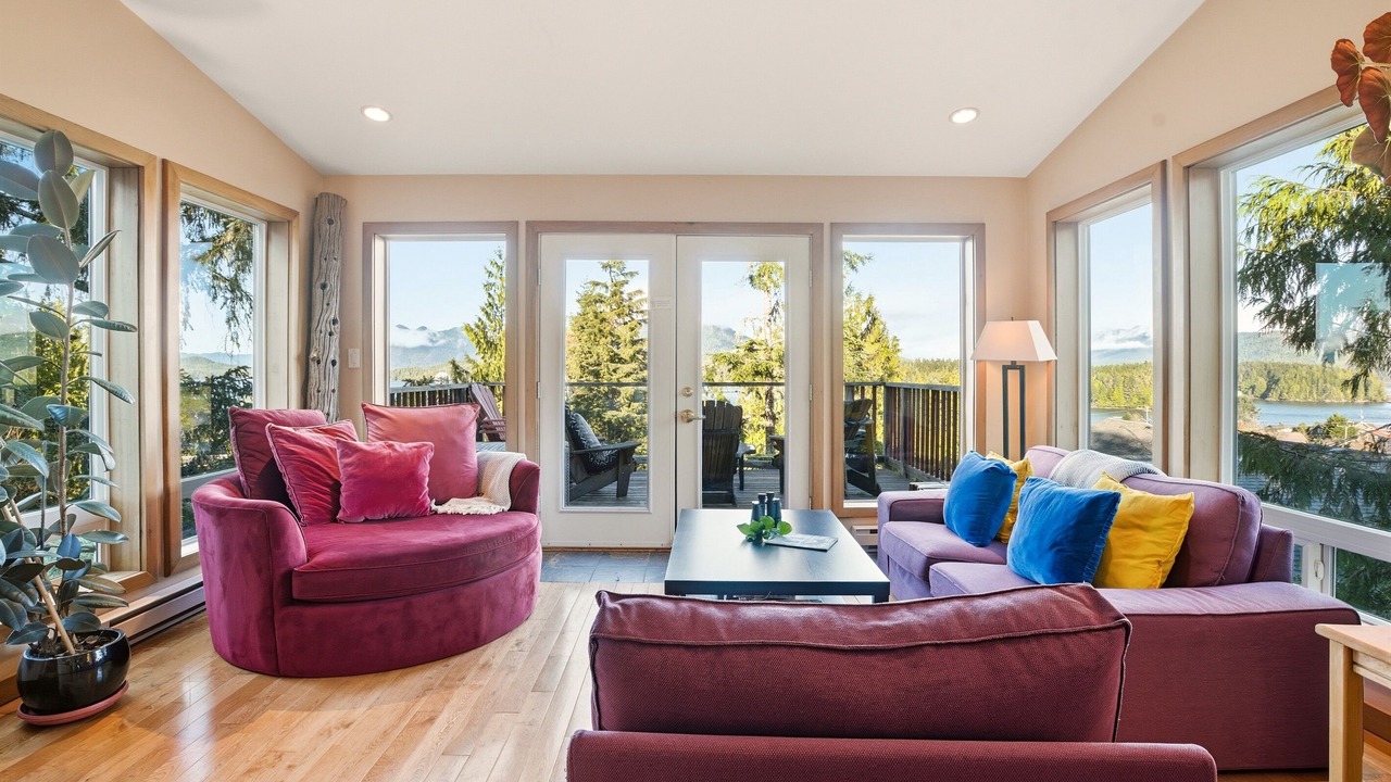 Photo of Livingroom in Tofino