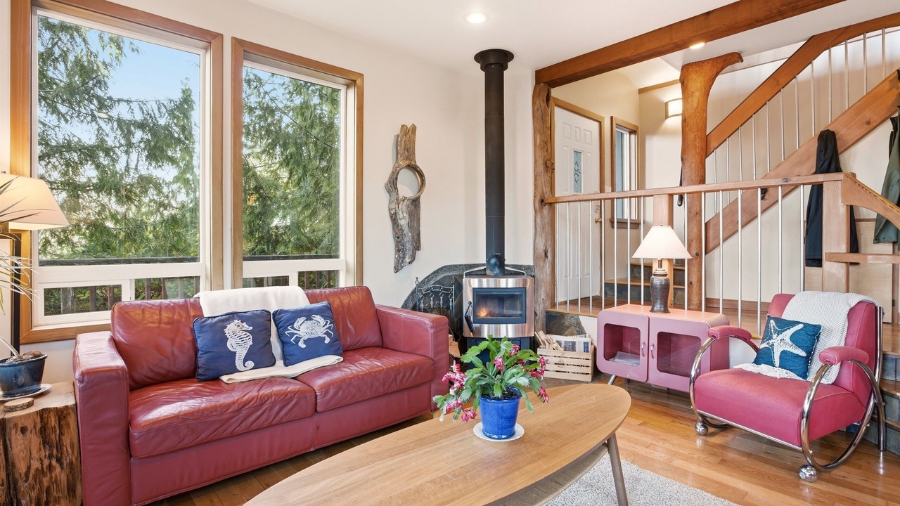Photo of Livingroom in Tofino