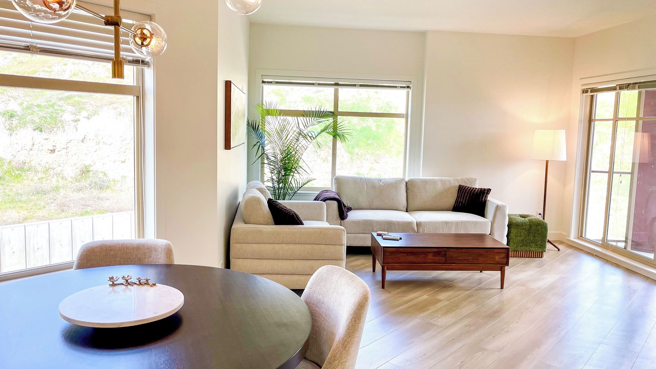 Photo of Livingroom in Shannon Lake