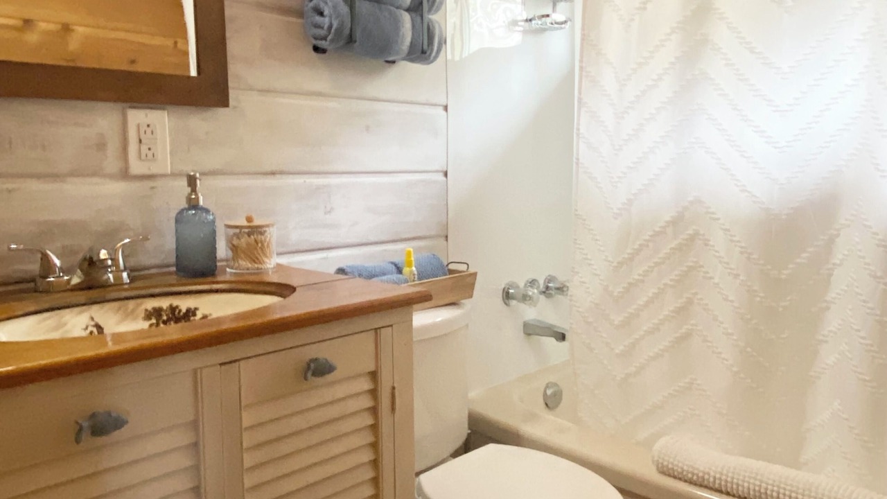 Photo of Bathroom in Tors Cove