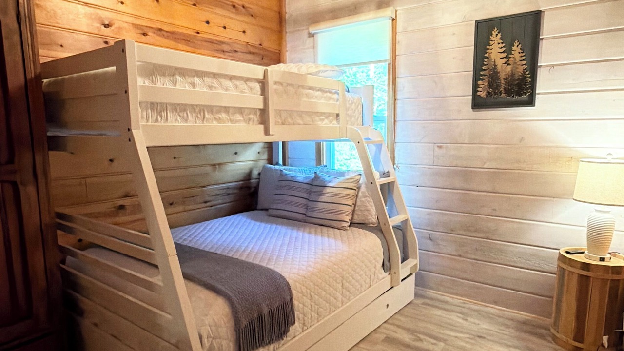 Photo of Bedroom in Tors Cove