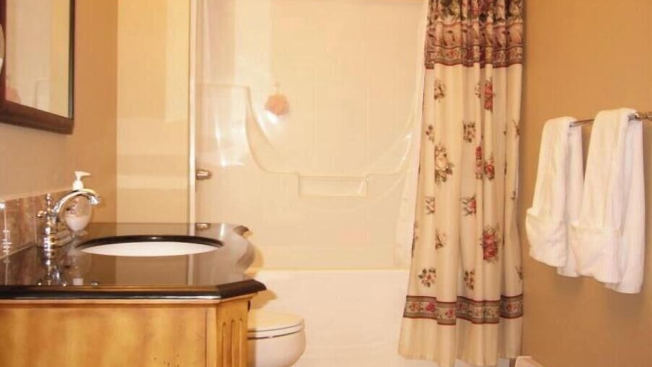 Photo of Bathroom in Sechelt