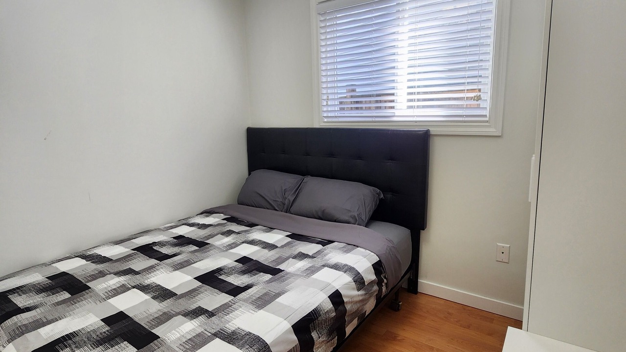 Photo of Bedroom in Renfrew-Collingwood