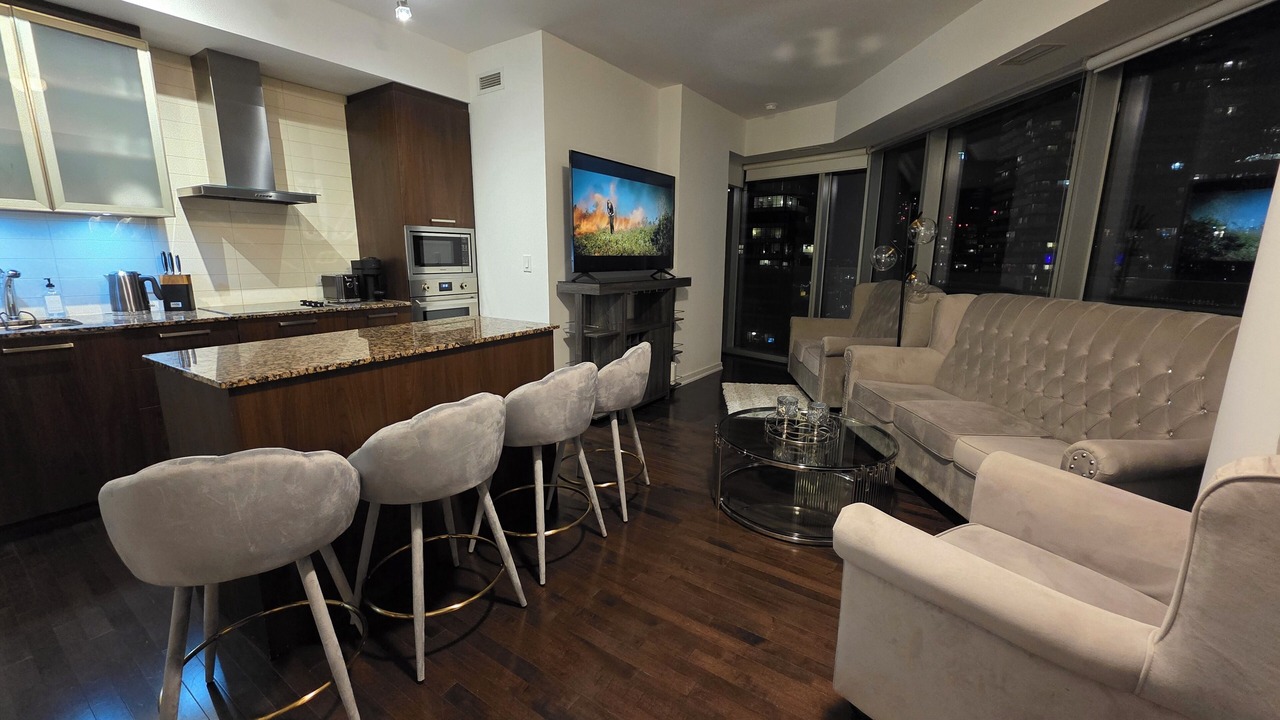 Photo of Livingroom in Toronto Entertainment District