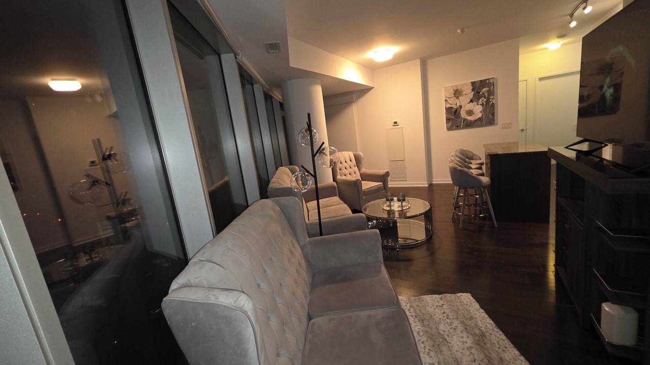 Photo of Livingroom in Toronto Entertainment District