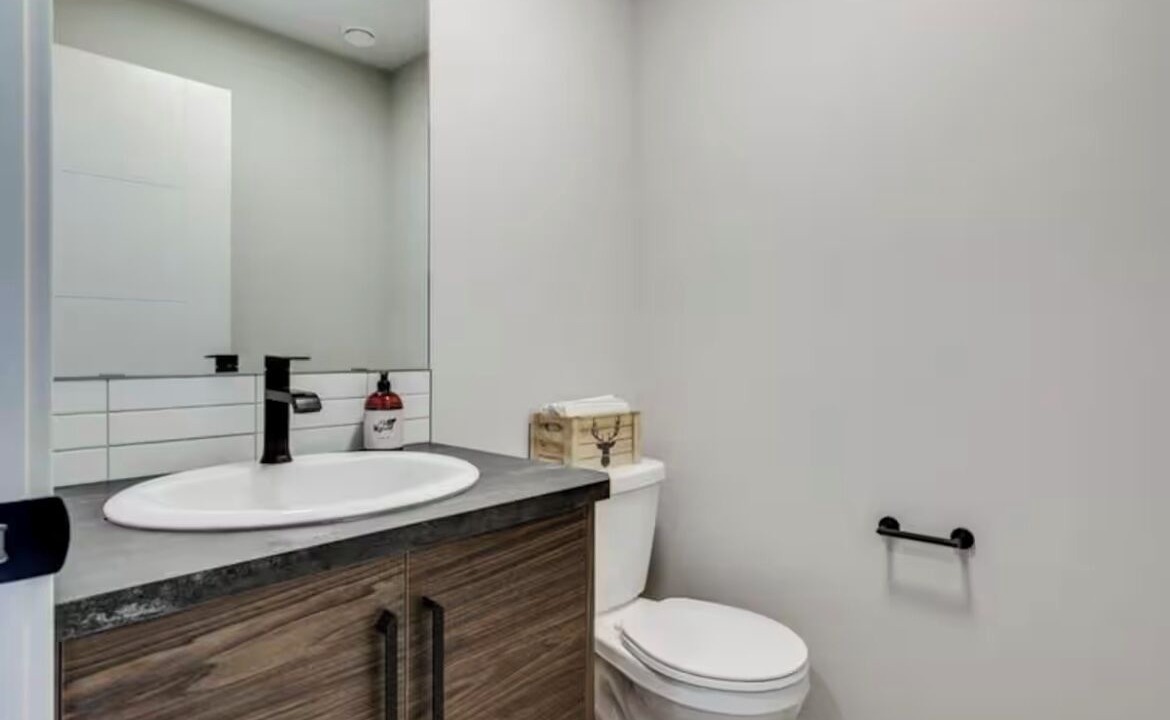 Photo of Bathroom in Sylvan Lake