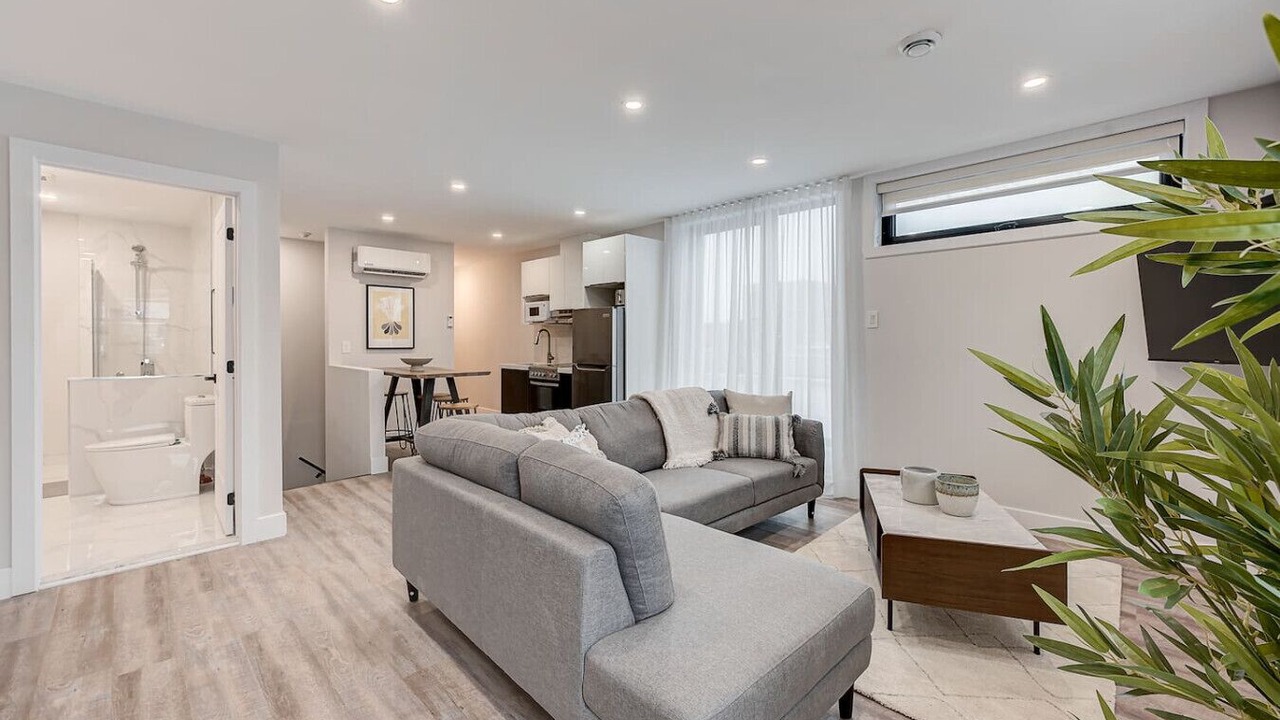 Photo of Livingroom in La Petite-Patrie