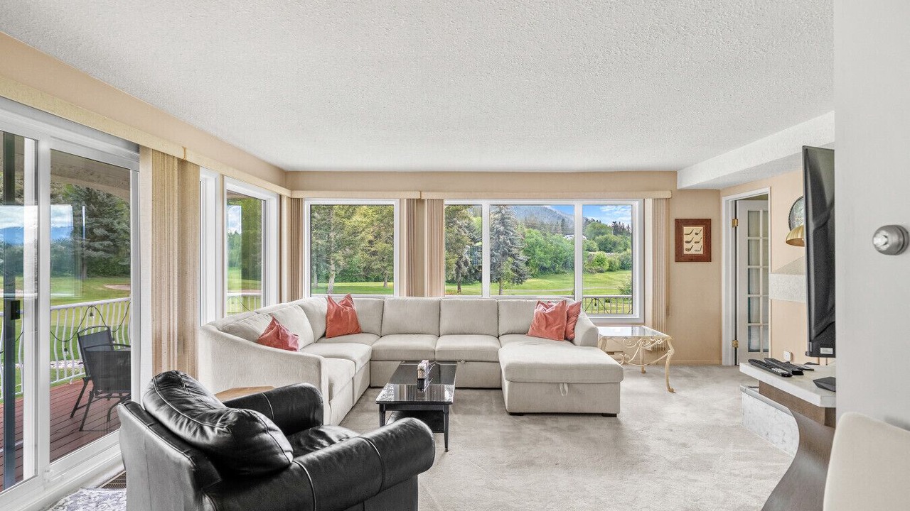 Photo of Livingroom in East Kootenay