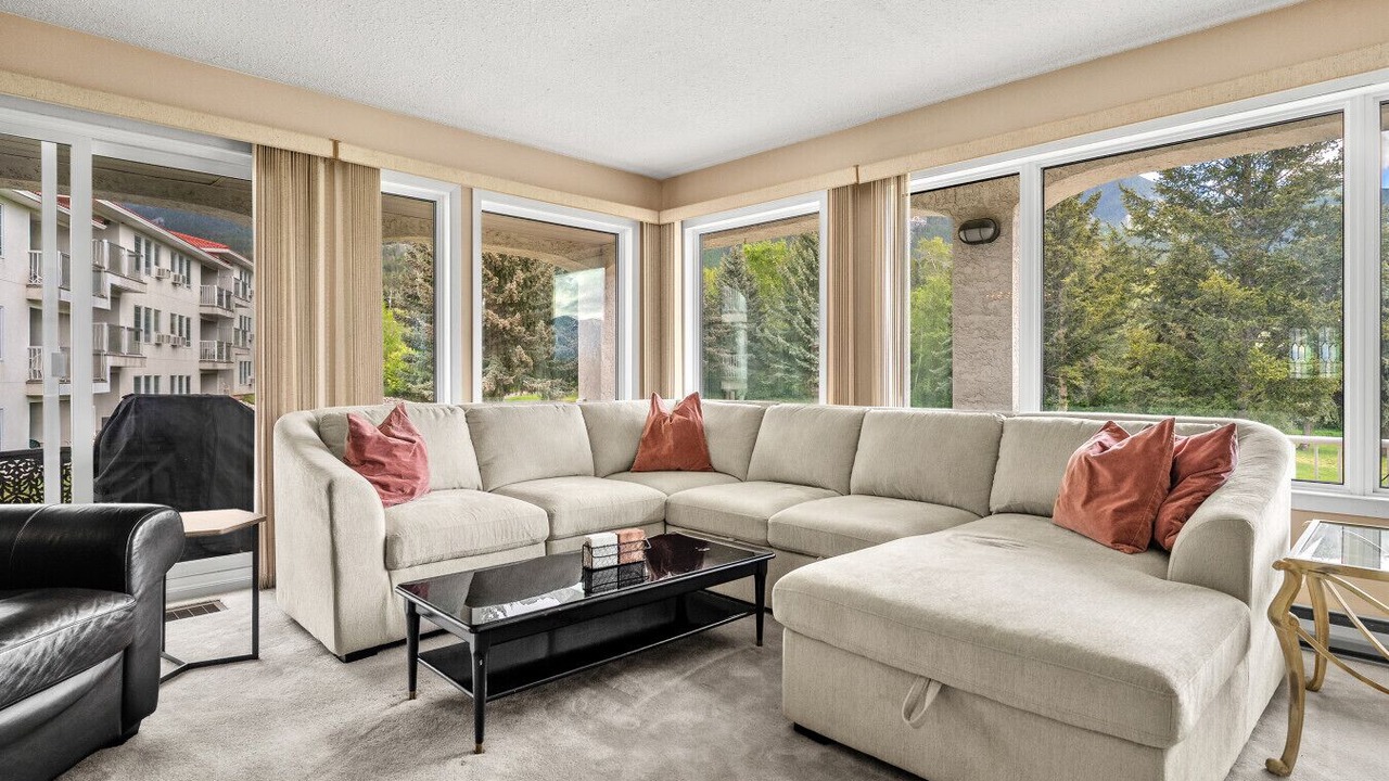 Photo of Livingroom in East Kootenay