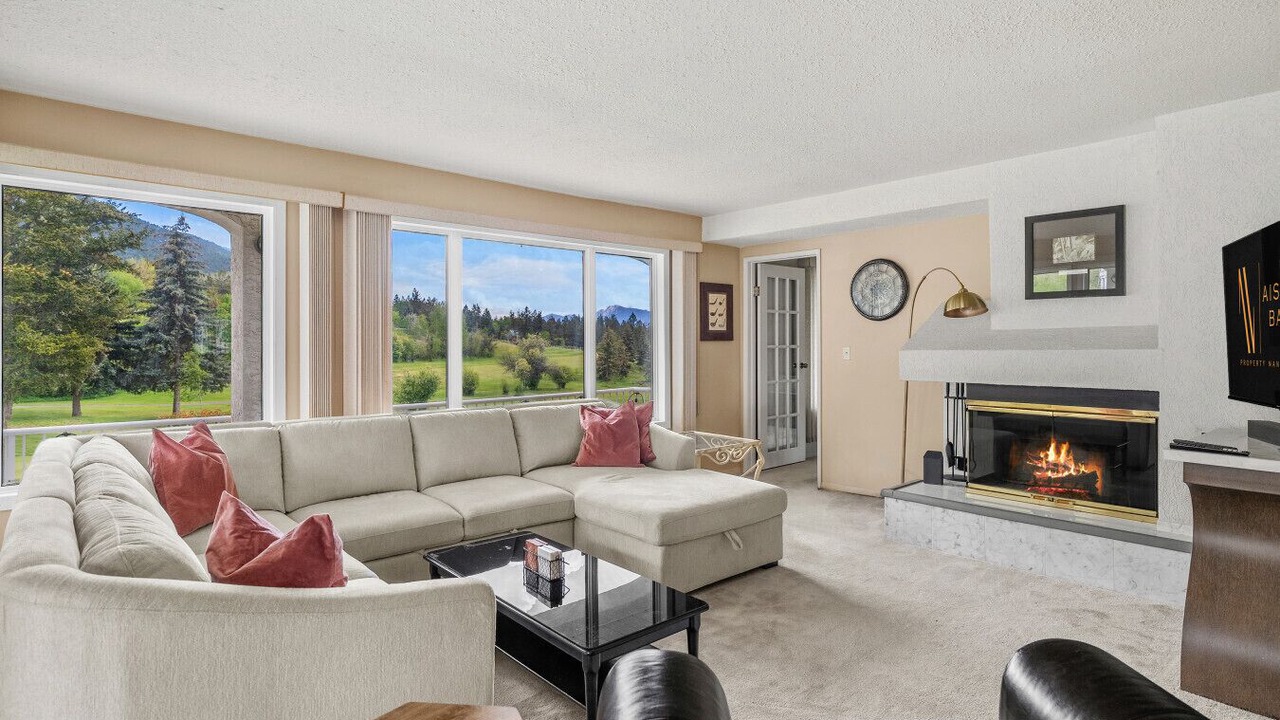 Photo of Livingroom in East Kootenay