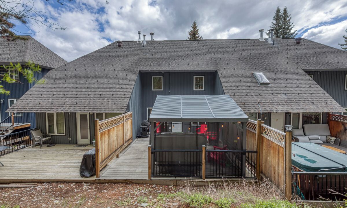 Photo of Patio Balcony in East Kootenay